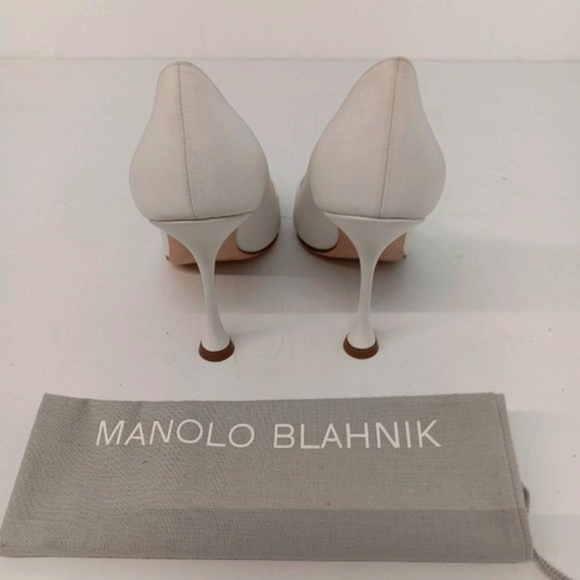 Manolo Blahnik Women's Embroidered White & Gold Pumps - EU37/US7 - Picture 9 of 11